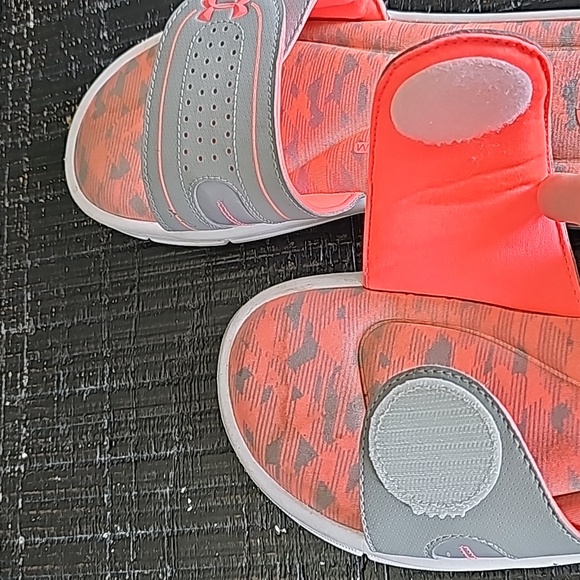Women's SZ 10 Under Armour coral colored Sandals - Picture 5 of 7